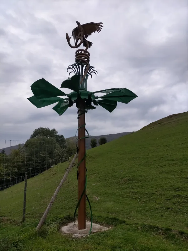La lucha por la supervivencia / Escultura de hierro La lucha por la supervivencia / Escultura de hierro